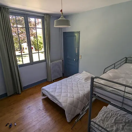 Spacious House With Garden In