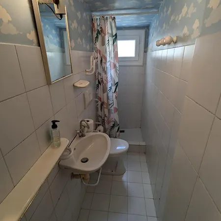 펜션 Spacious House With Garden In
